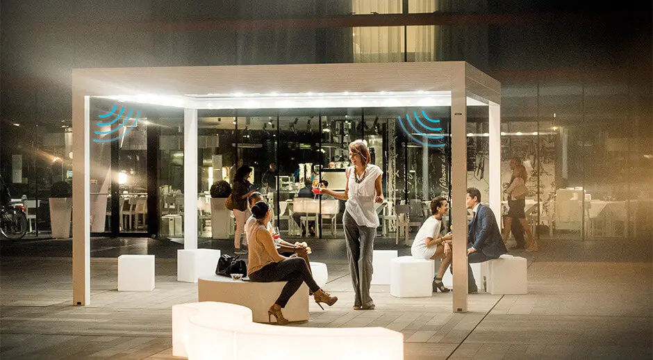 Audio systeem in terras overkapping