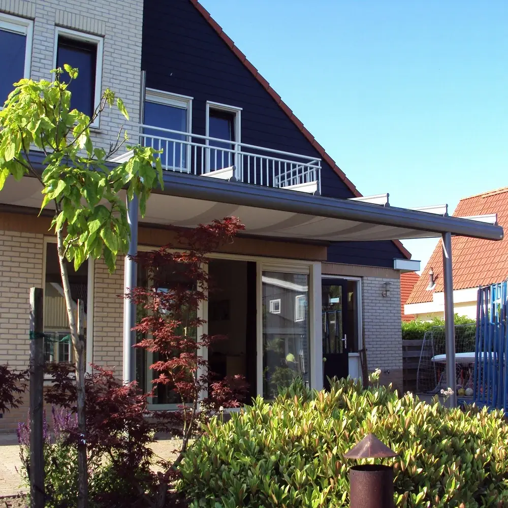 Terrasoverkapping met glas door Veldman Zonwering in Hempens
