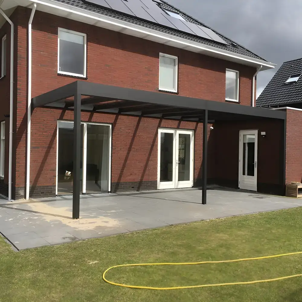 Veldman Zonwering aluminium glazen overkapping bij nieuwbouwwoning in Drachten