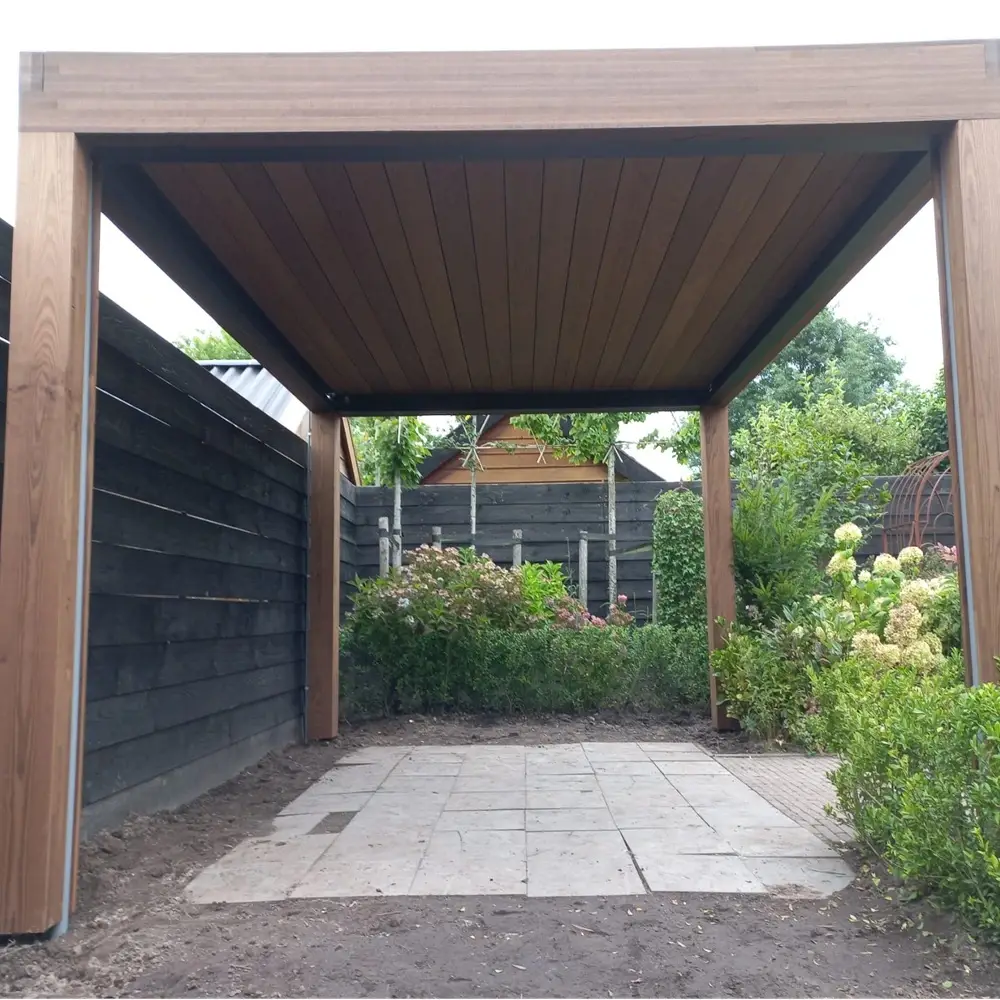 Lamellen overkapping hout Grootegast project Veldman Zonwering