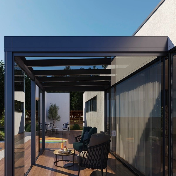 Glazen terrasoverkapping Area Q met glazen wanden Veldman Zonwering