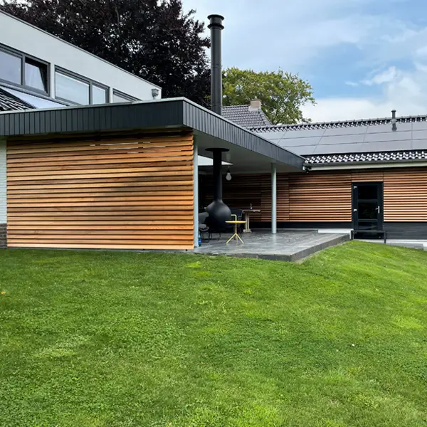 Moderne louvre schutting van hout