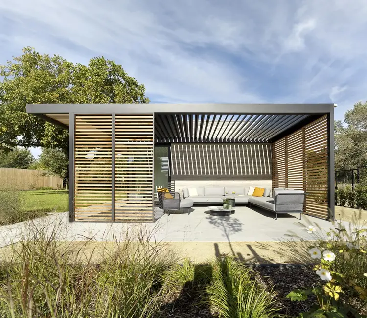 Overkapping van hout en aluminium