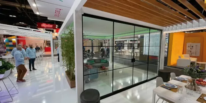 Scheidingswand van glas op maat gemaakt