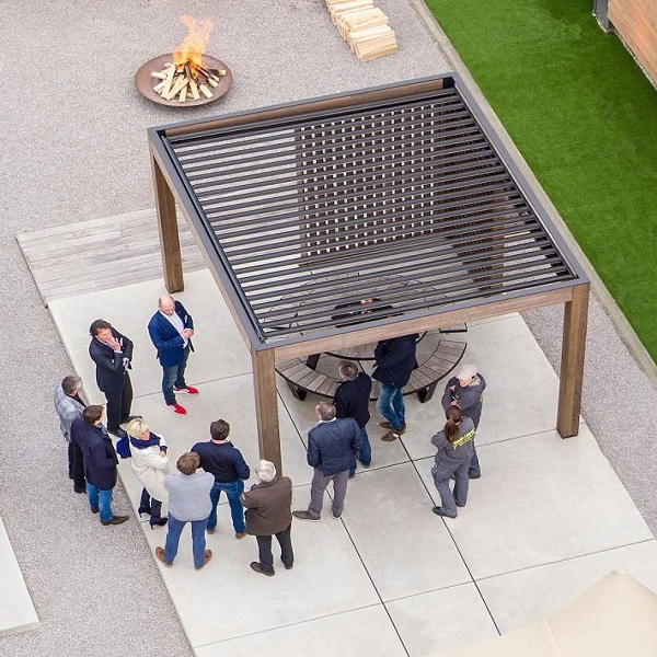 Houten tuinkamer met lamellendak