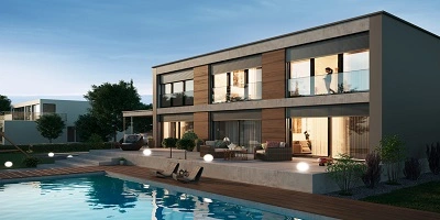 Villa bij nacht met ramen en rolluiken, uitkijk op zwembad Villa bij nacht met ramen en rolluiken, uitkijk op zwembad