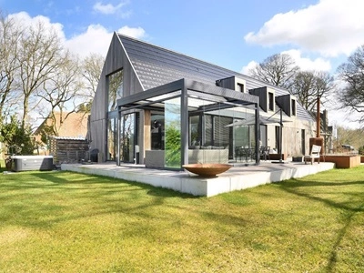 Glazen aanbouw Glazen aanbouw