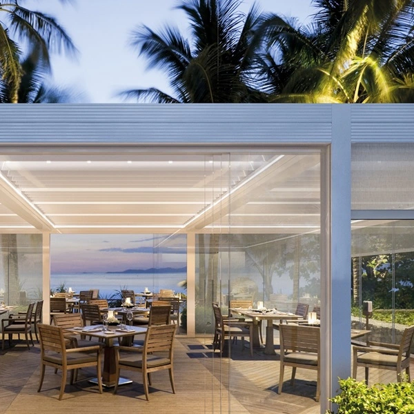 Lamellen overkapping Varia bij een restaurant