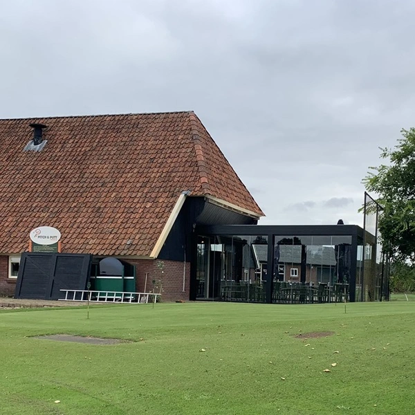 Overkapping met vouwdak Zenit bij een restaurant