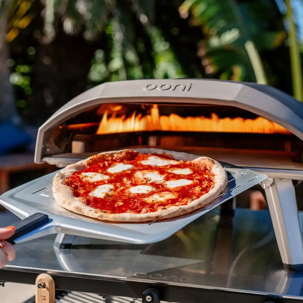Pizza in eigen pizzaoven klaar maken