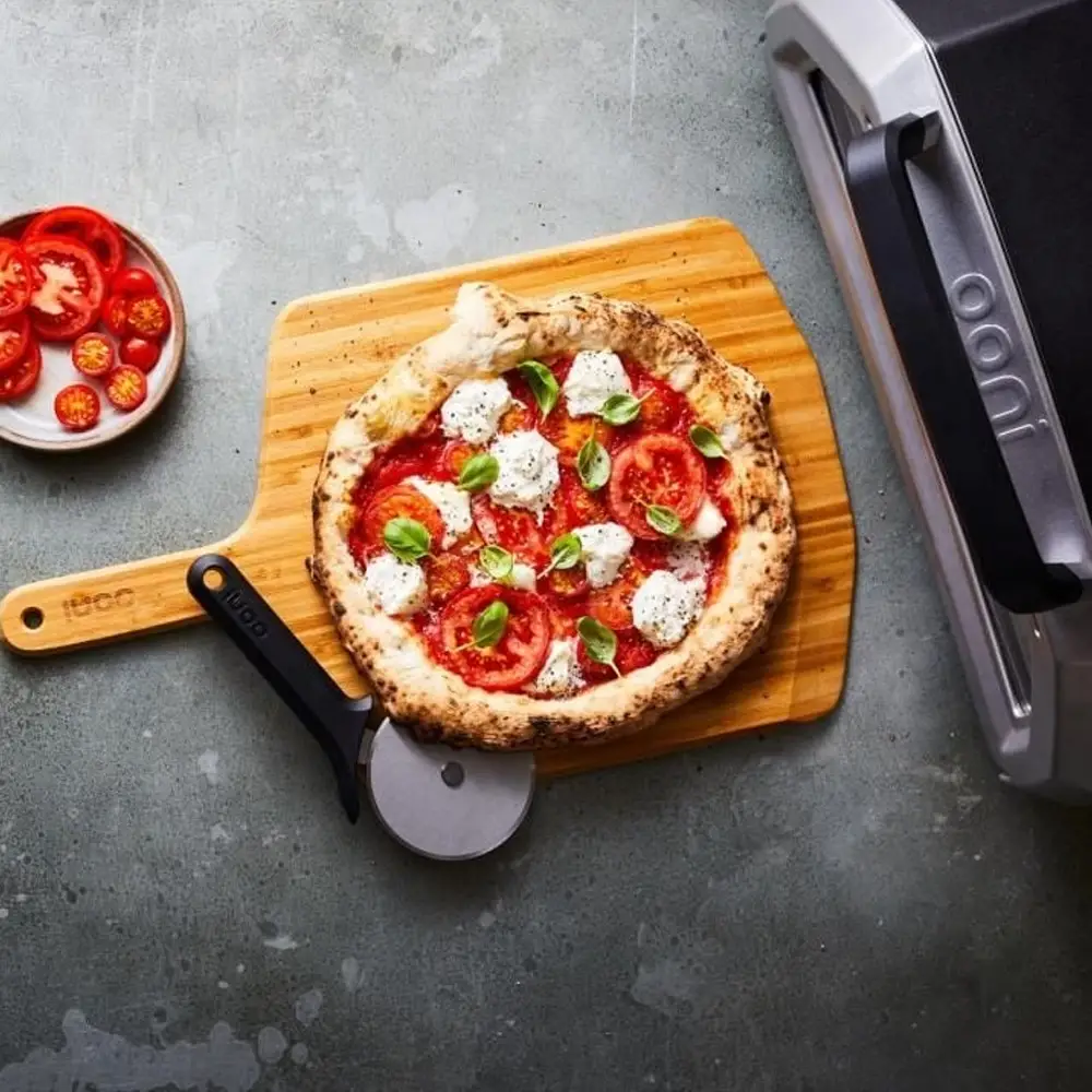 Verse pizza uit pizzaoven Ooni