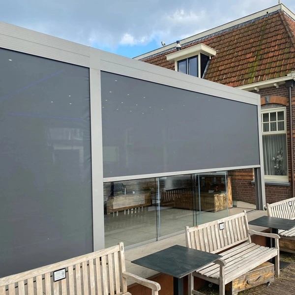 Zip screen in overkapping horeca