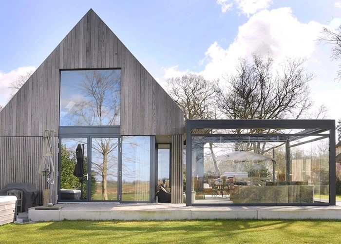 Zon en regenwering op staander Zon en regenwering op staander