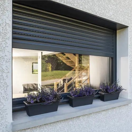 Zwarte rolluiken