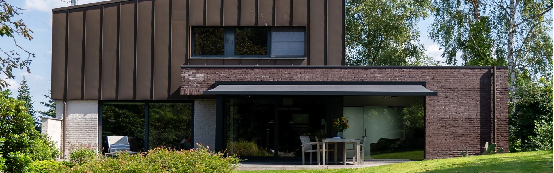 BX270 knikarmscherm boven terras