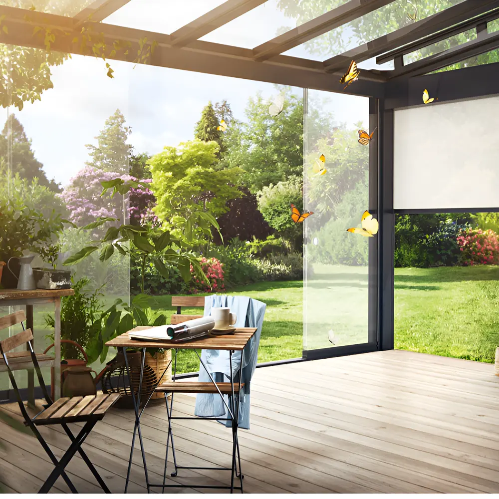 Glazen overkapping OR binnenkant met tuinsetje