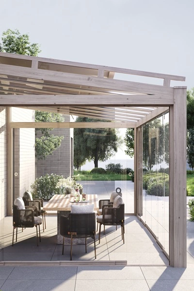 Glazen overkapping OR en CR met houten frame eettafel en stoelen uitzicht op tuin Glazen overkapping OR en CR met houten frame eettafel en stoelen uitzicht op tuin