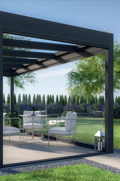 Glazen tuinkamer Cubo met uitzicht op tuin en zitgedeelte Glazen tuinkamer Cubo met uitzicht op tuin en zitgedeelte