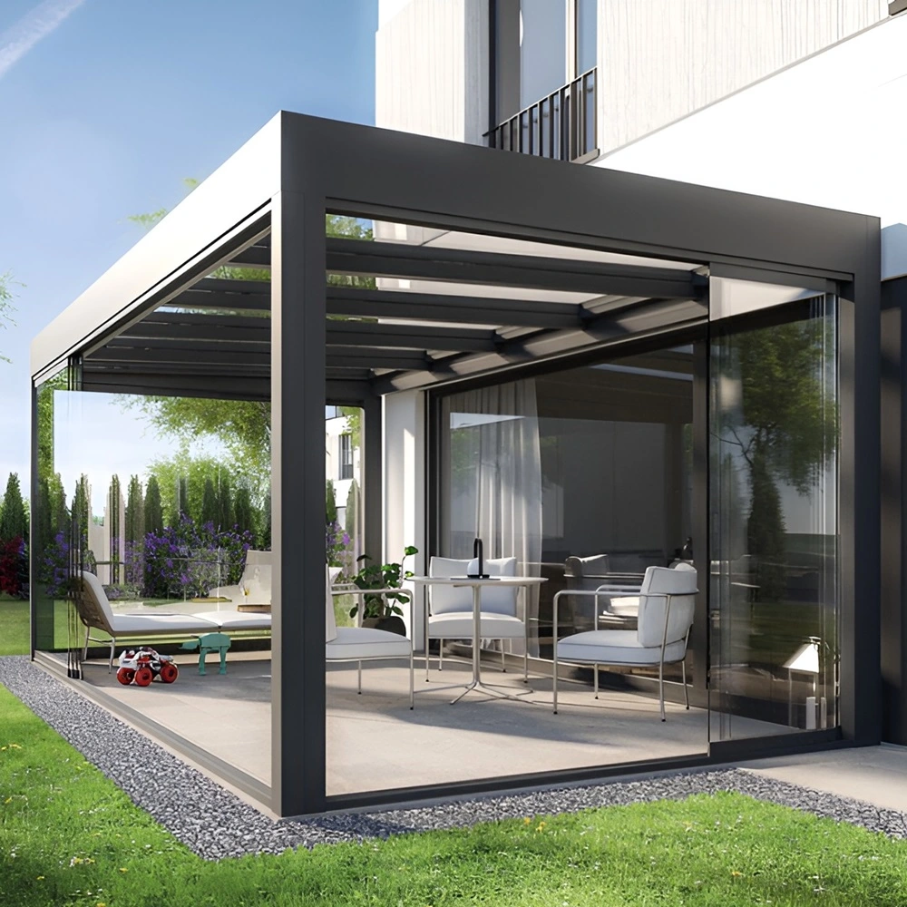 Glazenoverkapping Cubo wand montage in groene tuin