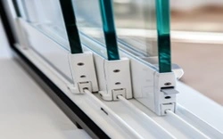 Glazenwanden glazen overkapping Area Q