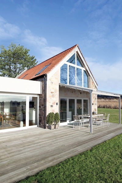 Jeans schuine overkapping terras achterzijde woning Jeans schuine overkapping terras achterzijde woning