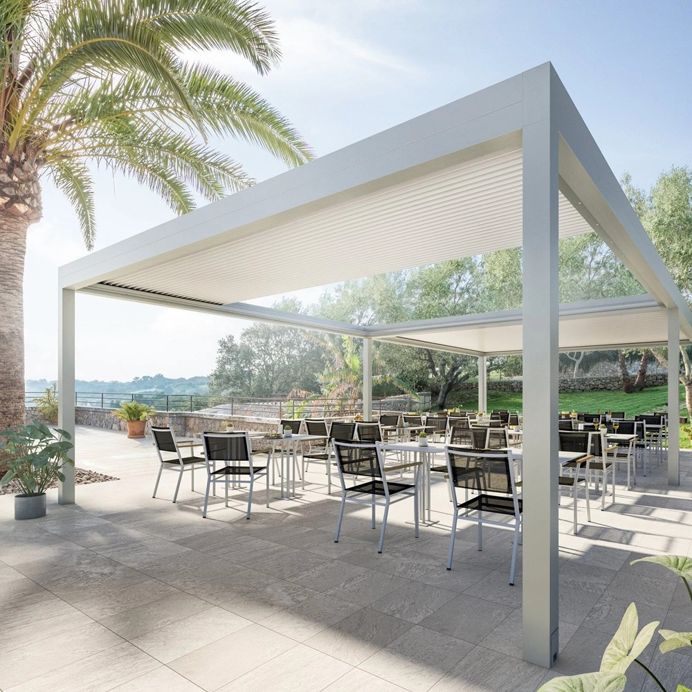 Lamellen overkapping Sway op terras met zitgedeelte