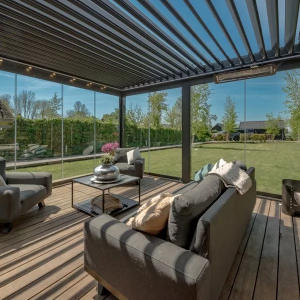 Lamellen tuinkamer Varia met glazen wanden en tuinzicht Lamellen tuinkamer Varia met glazen wanden en tuinzicht