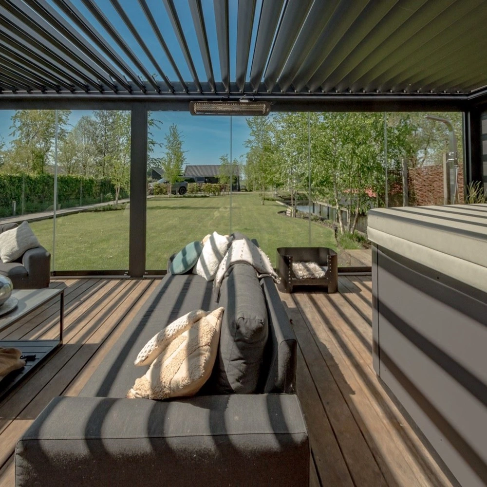 Lamellen tuinkamer Varia met glazen wanden en tuinzicht