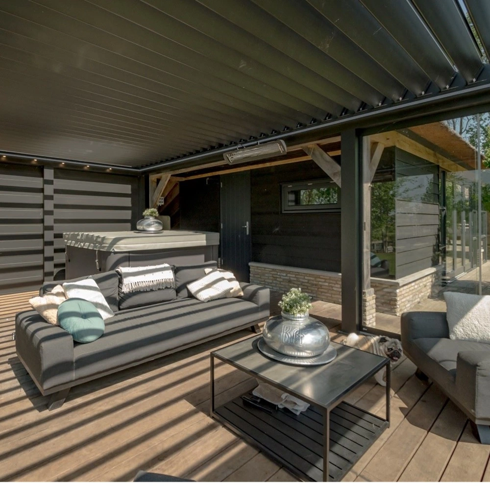 Lamellen tuinkamer Varia met loungebank en houten vloer