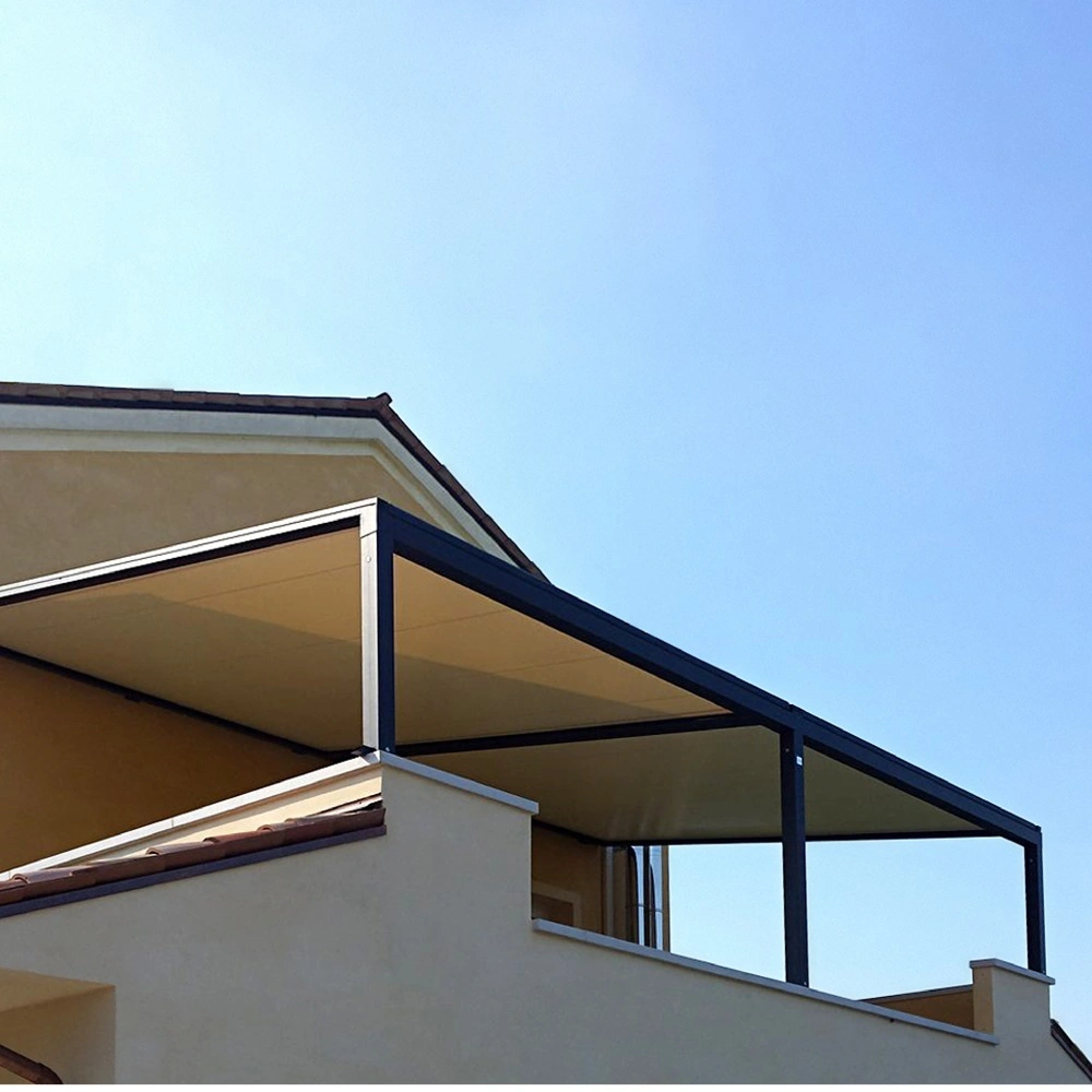 Strakke terrasoverkapping met Perla Tech in mooie setting