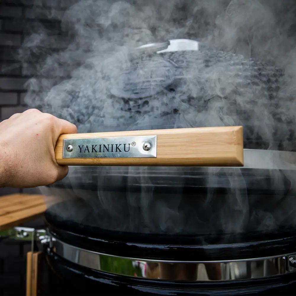 Yakiniku barbeceu die aan het roken is