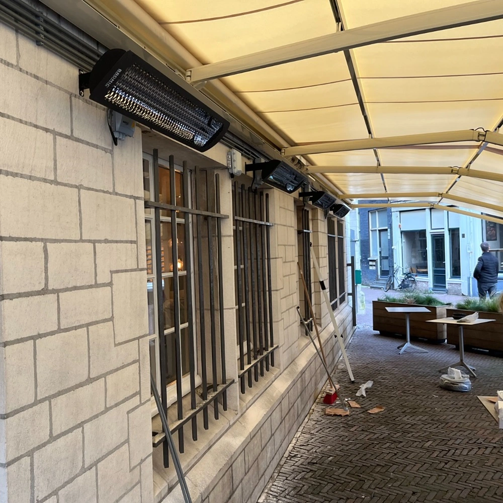 Casa Sunrain met terrasverwarming aan gevel Amsterdam