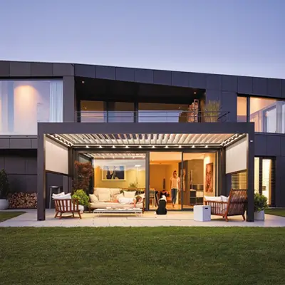 Luxe overkapping met zon en regenwering Luxe overkapping met zon en regenwering