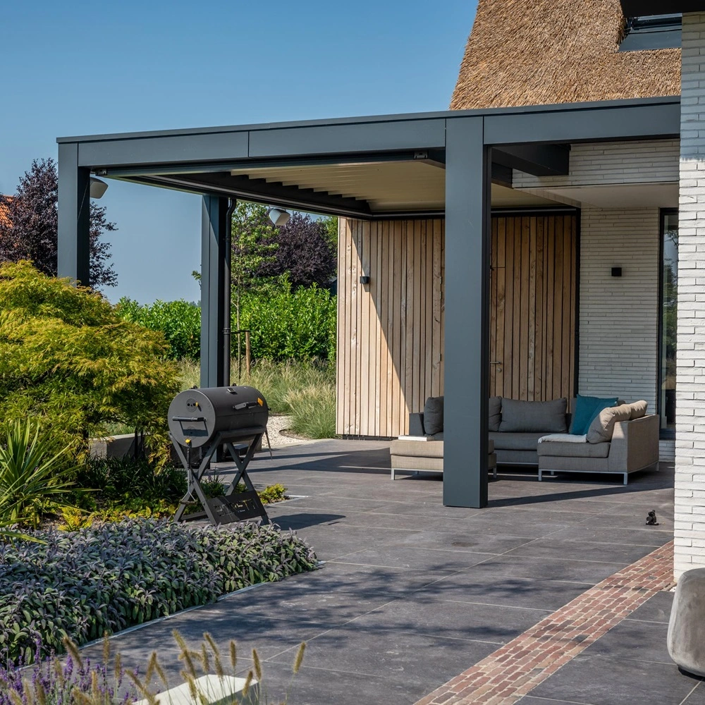 Overkapping Zenit met glazen wanden bij een huis en tuin Flevoland Overkapping Zenit met glazen wanden bij een huis en tuin