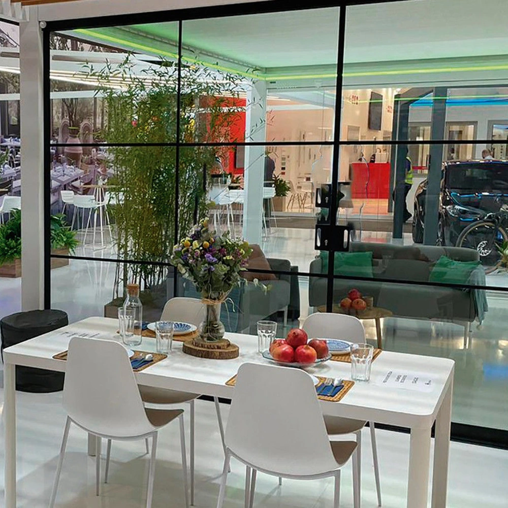 Seeglass Run glazenschuifwand met eet- en zithoek