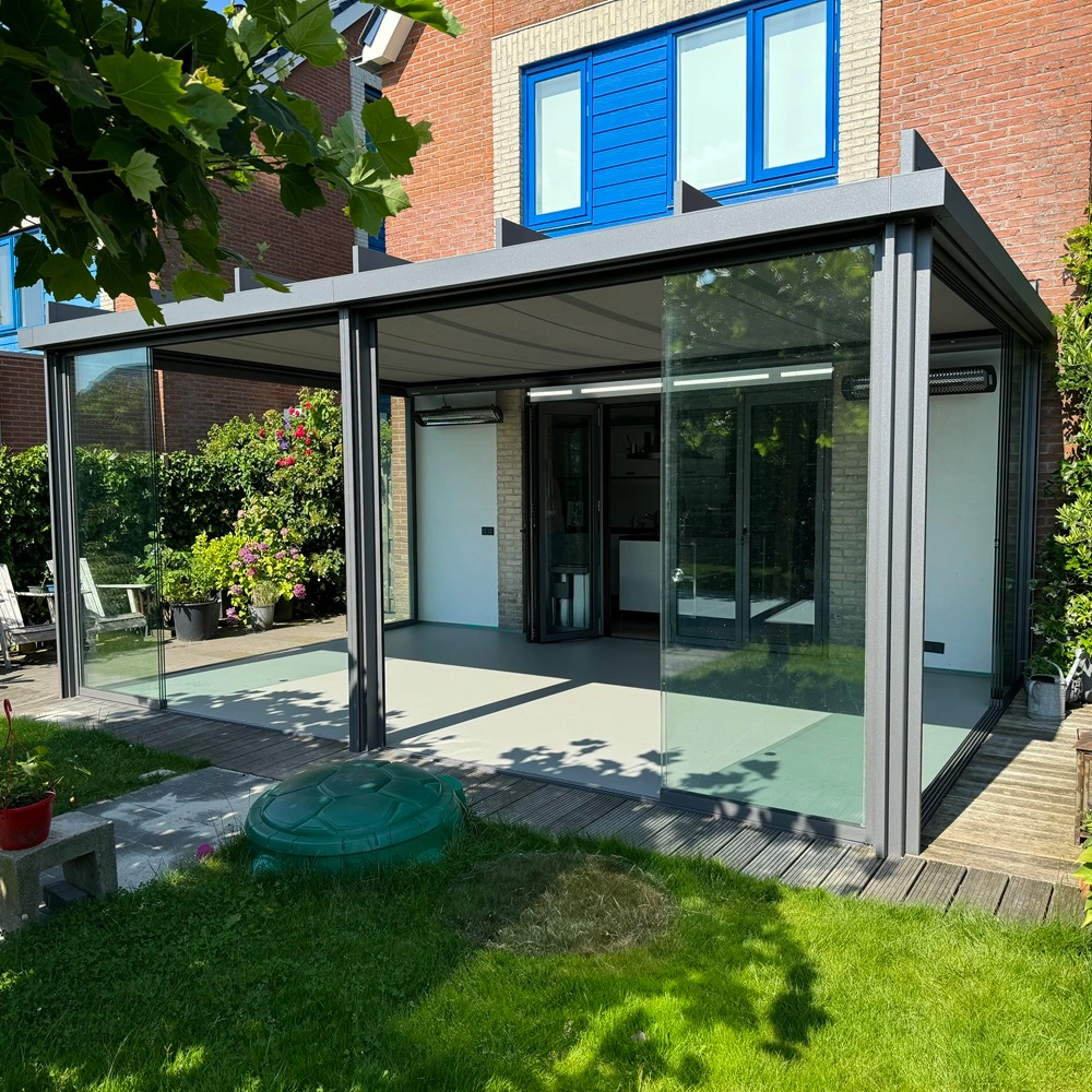 Serrezonwering Sottezza met glazen schuifwanden