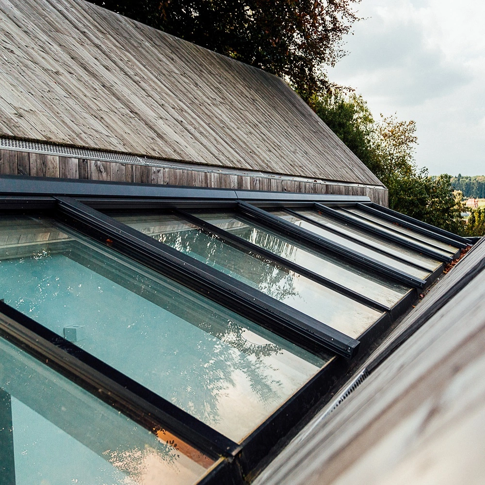 Serrezonwering VZ 080-ZIP solar met gesloten doek op glazen dak