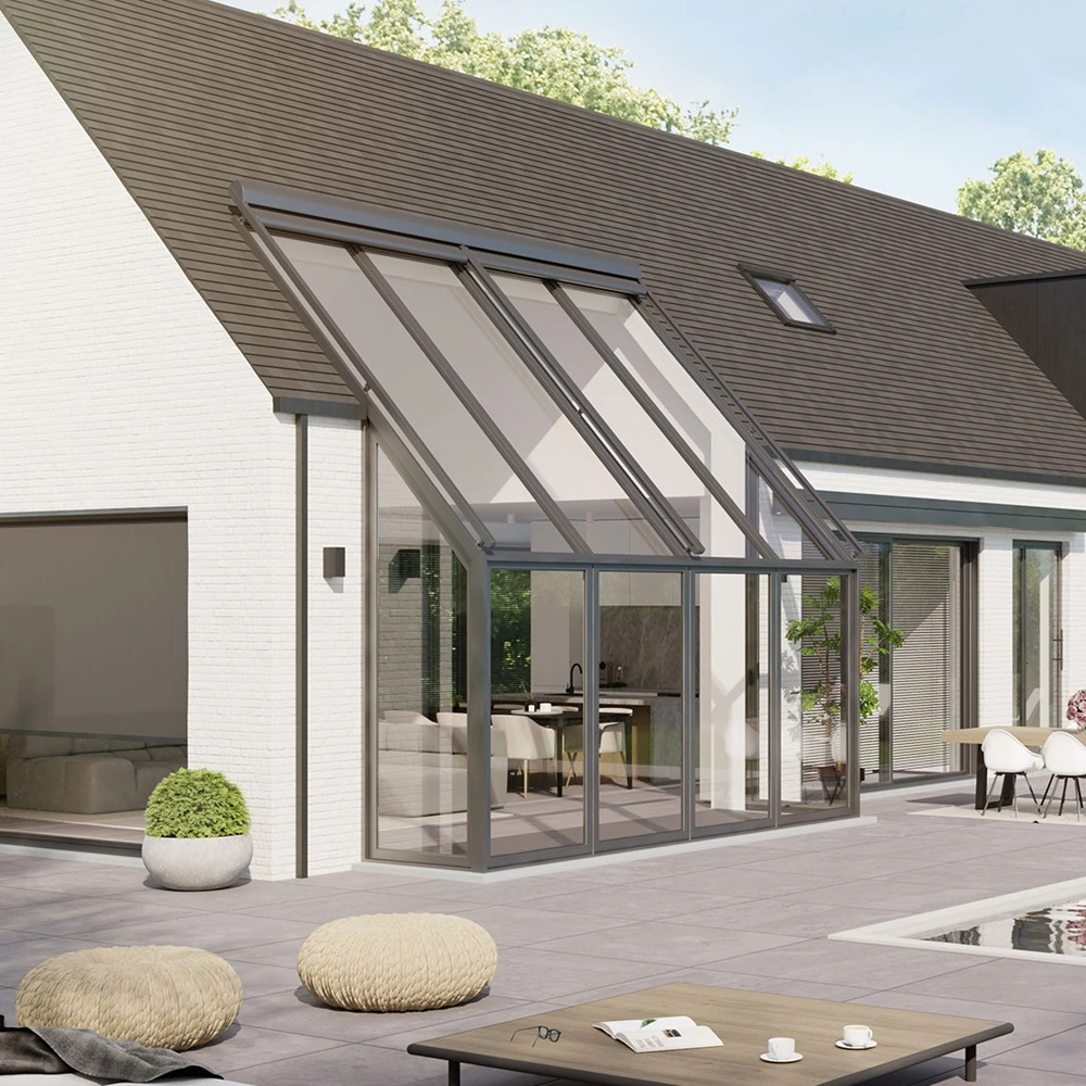 Serrezonwering VZ 710 boven glazen serre bij woning met terras