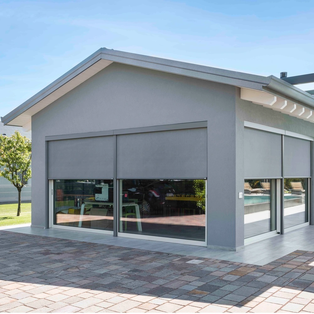 Solar click zip screen met uitzicht naar buiten door het scherm