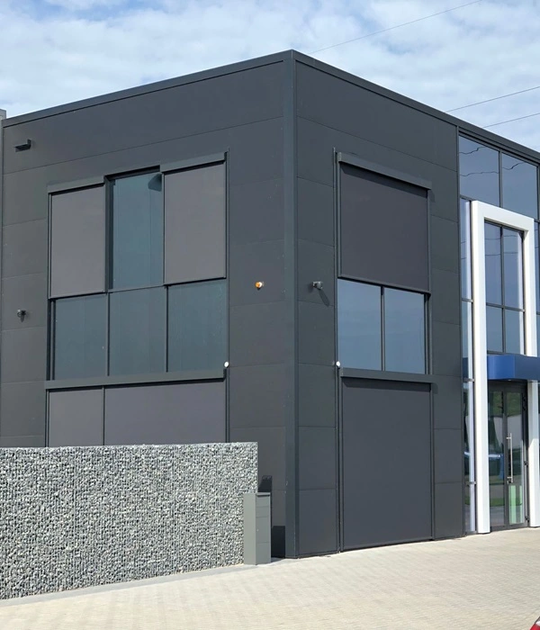 Zipscreen F50 bij kantoor in Heerenveen Zipscreen F50 bij kantoor in Heerenveen