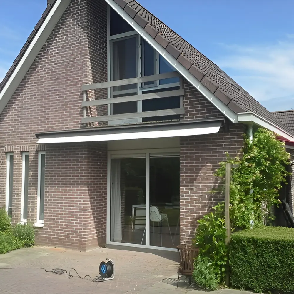 Zon en regenscherm type L boven terras