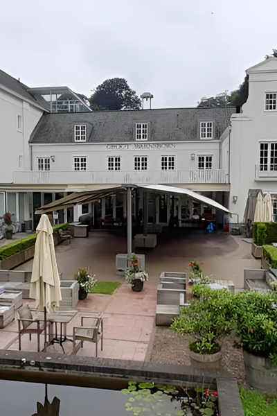 Zon en regenwering Gastro Sunrain op terras Zon en regenwering Gastro Sunrain op terras