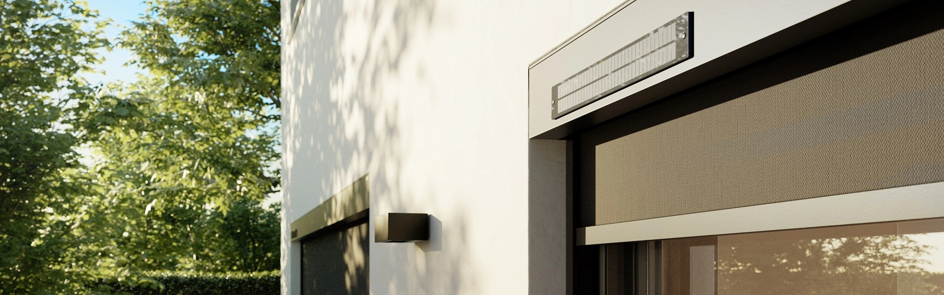 close-up van Cool screen Solar op witte gevel