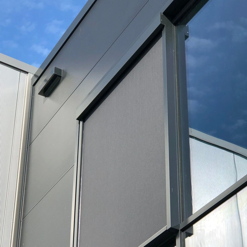 Detail van Roma zipscreen F50 installatie