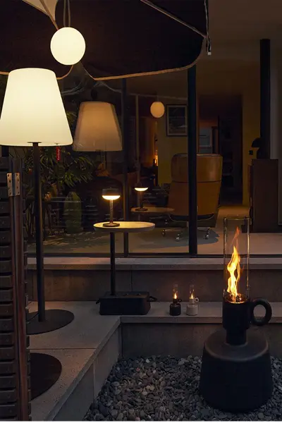 Fatboy buitenlampen verlichten terras in de avond Fatboy buitenlampen verlichten terras in de avond