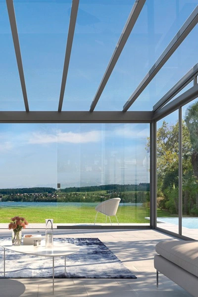 Glazen tuinkamer Area met panoramisch uitzicht op het meer Glazen tuinkamer Area met panoramisch uitzicht op het meer