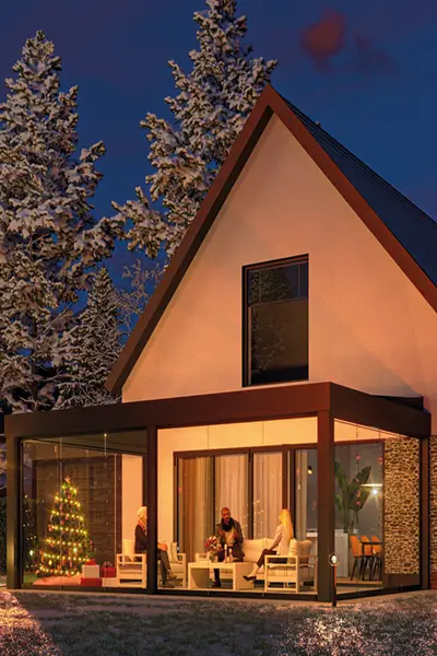 Neo glazen schuifdak in wintersetting met kerstboom en gezelschap Neo glazen schuifdak in wintersetting met kerstboom en gezelschap