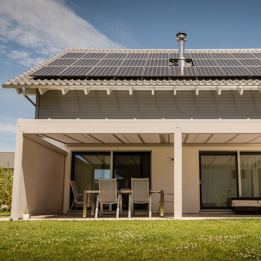 Nyon glazen tuinkamer met zijzonwering voor privacy