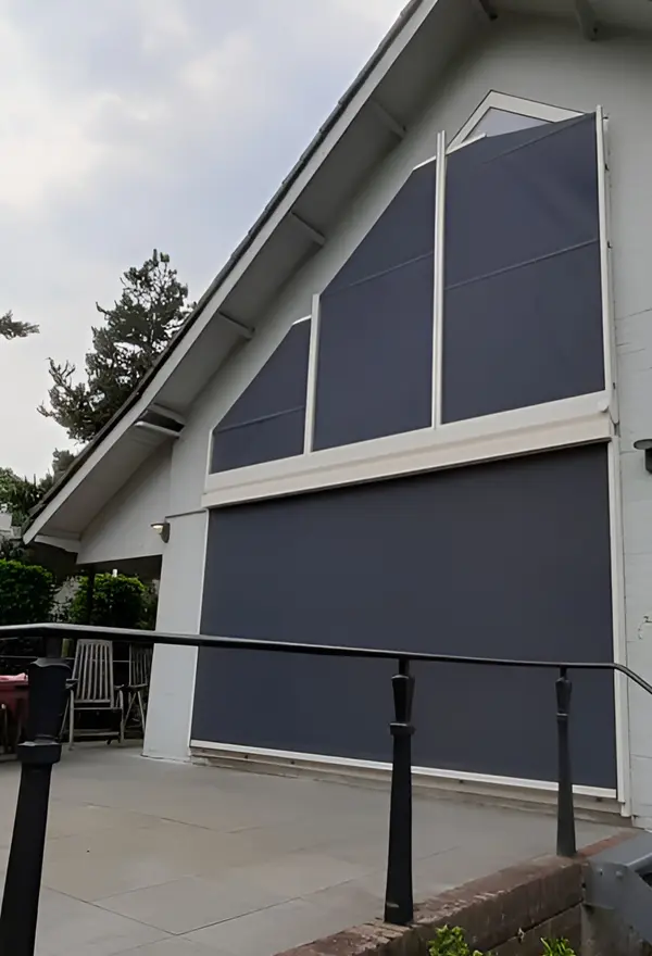 Project met schuine zonwering door Veldman Zonwering Project met schuine zonwering door Veldman Zonwering