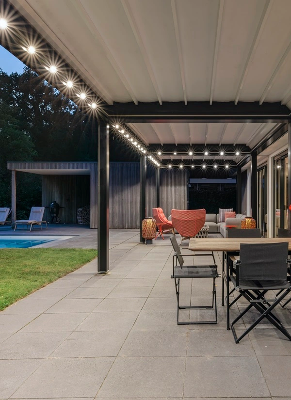 Realisatie Veldman overkapping uitschuifbaar van binnen gezien